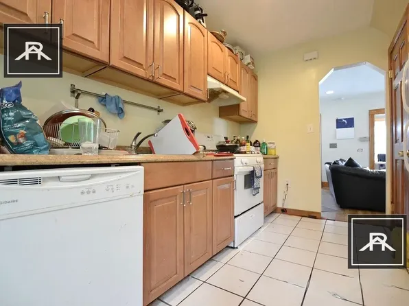 27 S Crescent Circuit, Boston, MA