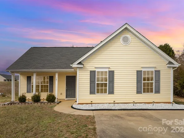 101 Arbridge Ct, Mount Holly, NC 28120