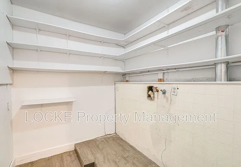 311 Byron St — Photo 19