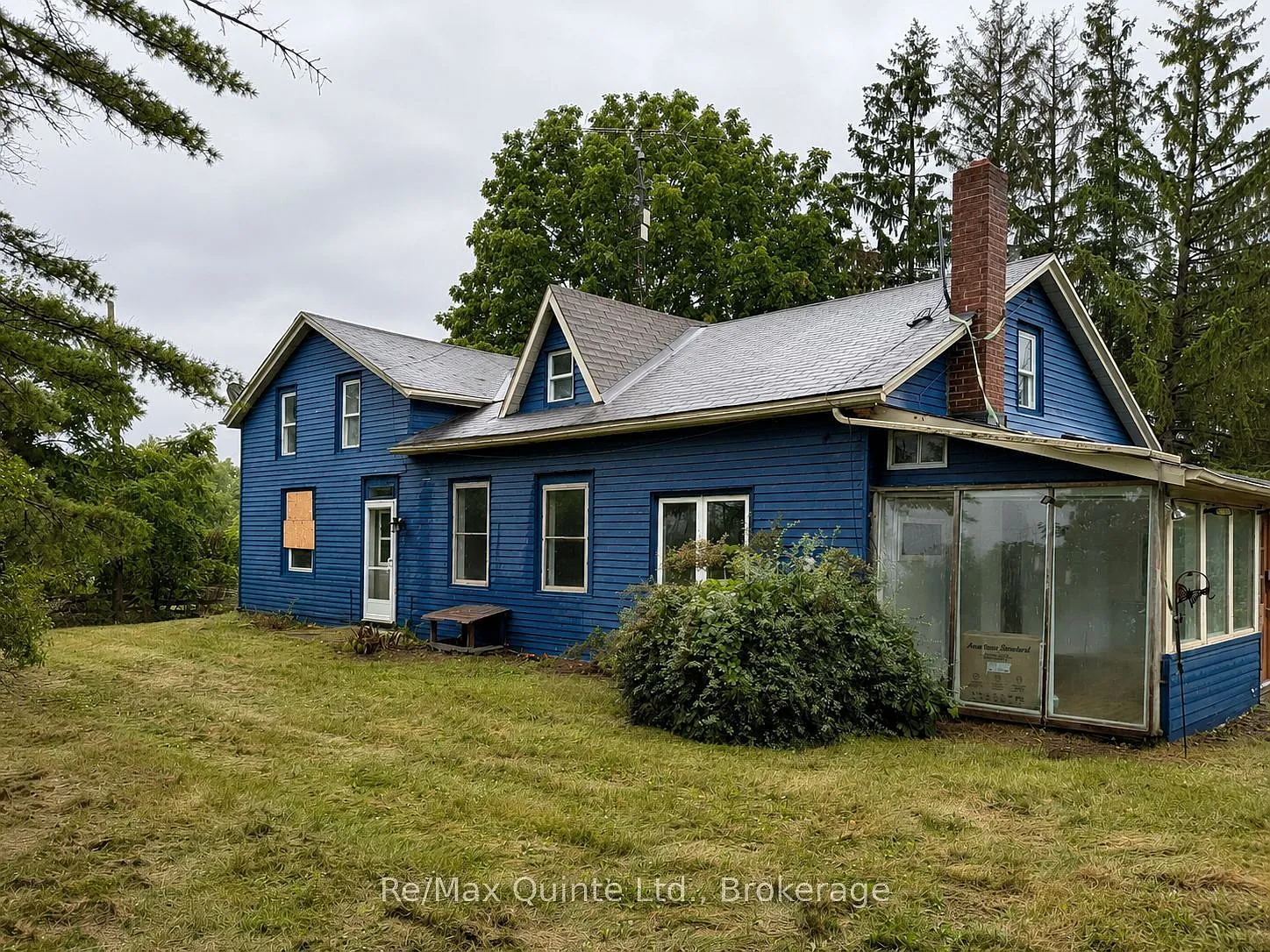 4 bed, $2,400 — Photo 2