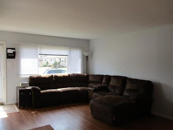 4th image of 1312 W 61st Pl