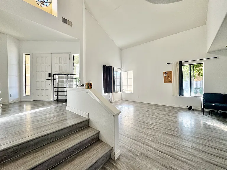 6250 Fleetwood Ln — Photo 2