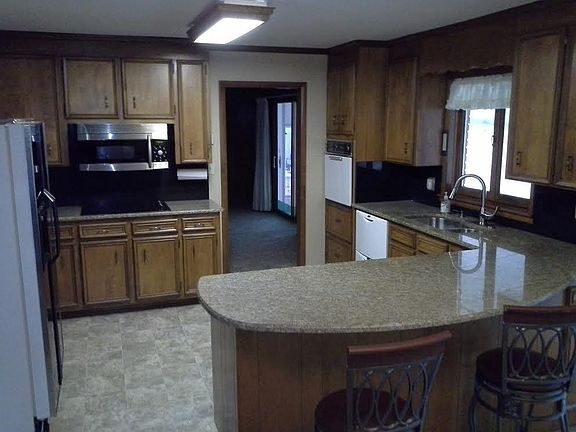 5th image of 222 E Northfield Blvd