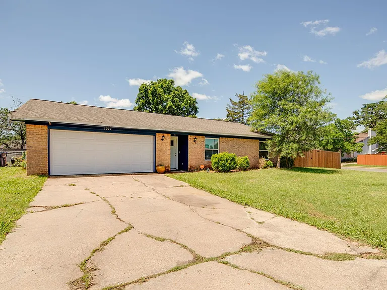 3000 Longleaf Dr — Photo 1