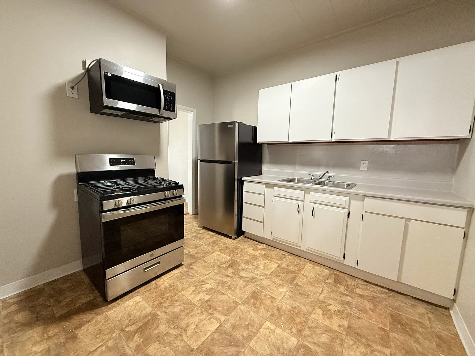 Studio, 500 sqft, $700 — Photo 3