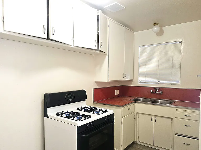 56 N Parkwood Ave #2 — Photo 8