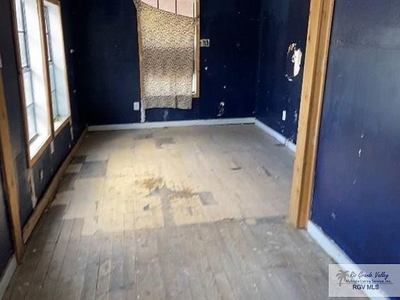 4th image of 404 E Lincoln Ave