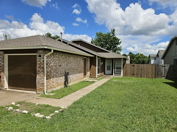 805 Lexington Rd APT B, Elgin, TX 78621