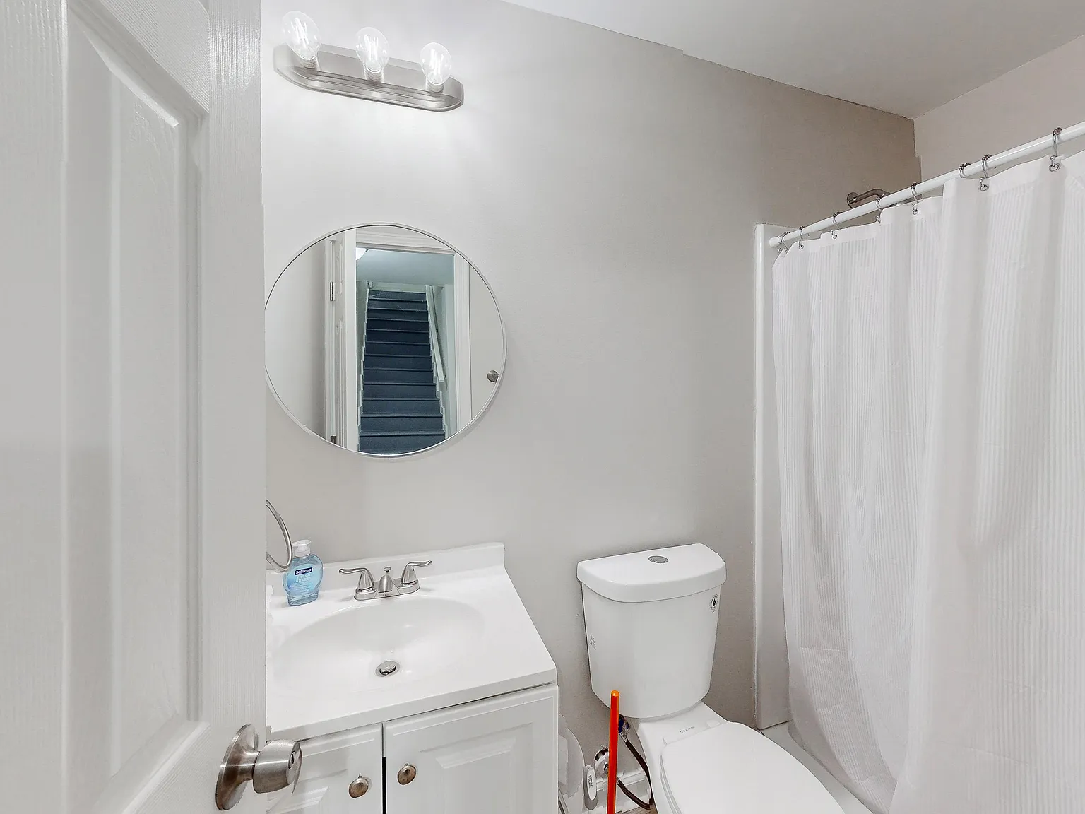 4 bed, 4.0 bath, 2000 sqft, $910 — Photo 4