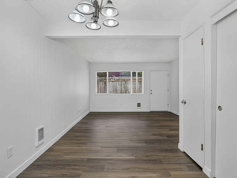 2523 NW Savier St — Photo 15