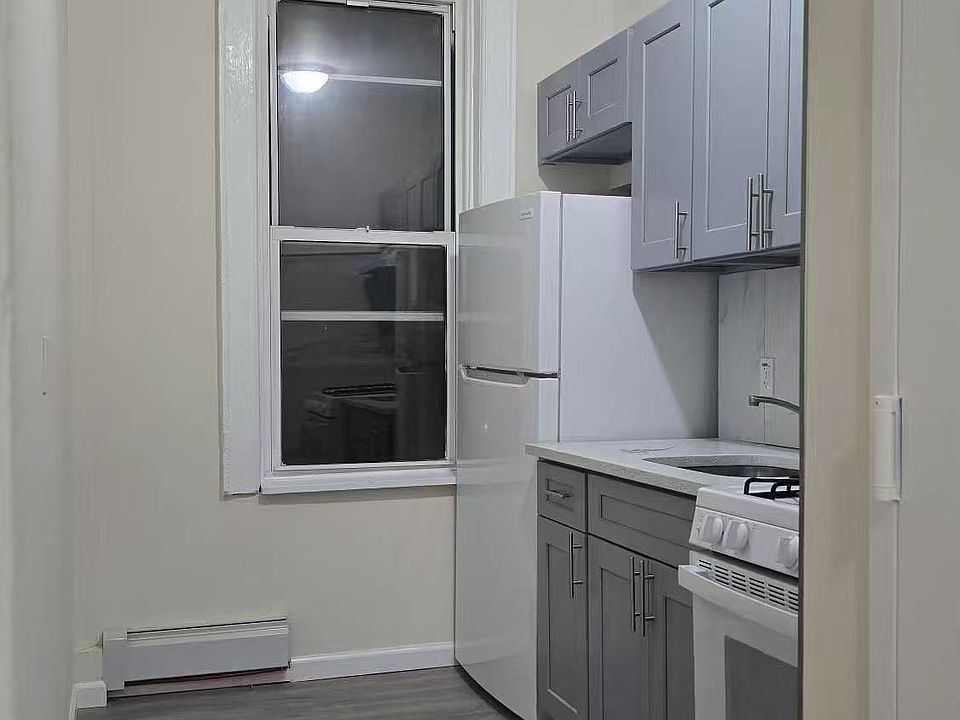 1st image of 9113 Jamaica Ave Floor 3