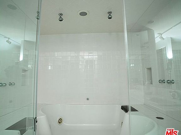 4th image of 1909 Glendon Ave APT 104