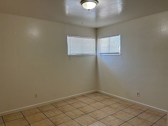 2nd image of 824 Gardella Ave #824