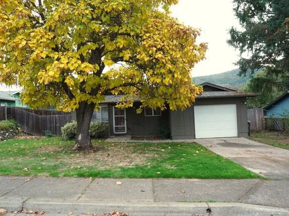 409 Nugget Dr, Rogue River, OR 97537