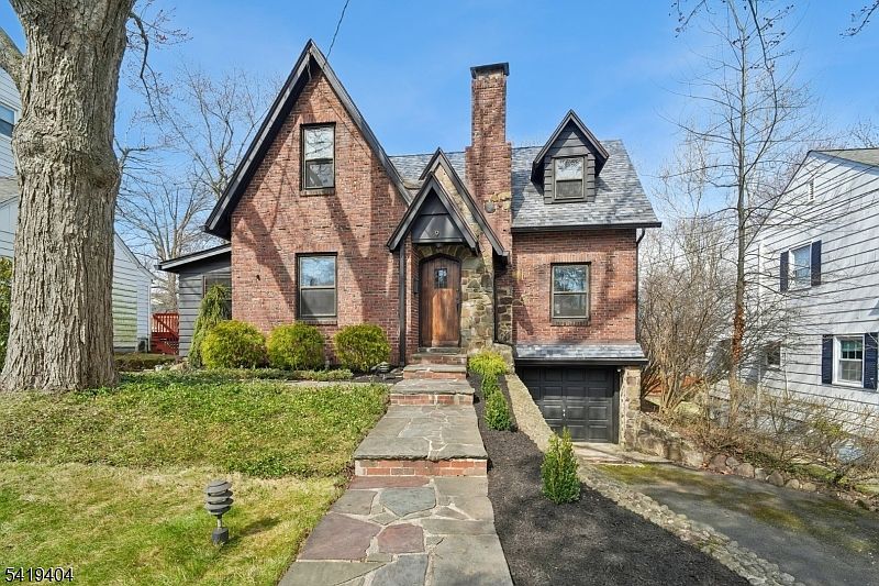 1st image of 9 Dogwood Rd