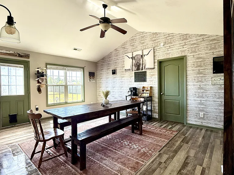 110 Cherry Grove Dr — Photo 3