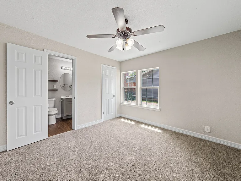11700 N Oak St — Photo 38
