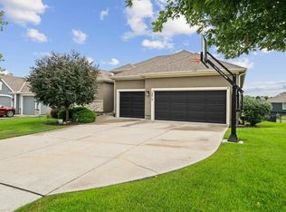 19013 Deer Run St, Spring Hill, KS 66083