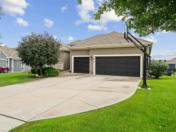 19013 Deer Run St, Spring Hill, KS 66083