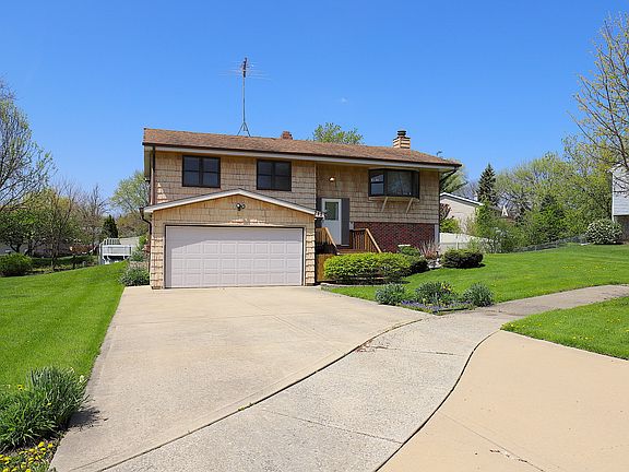 3rd image of 242 Langton Ct