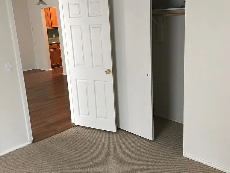 1317 Valley Ln — Photo 2