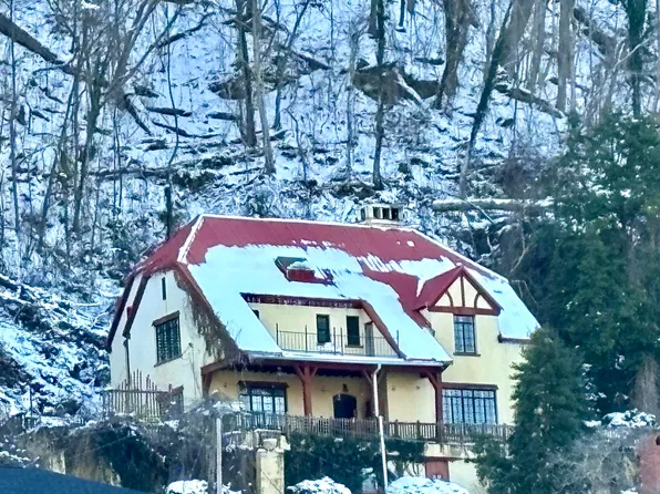 288 Piedmont Rd, Montgomery, WV 25136