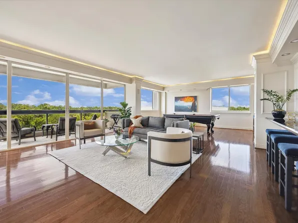 49 Briar Hollow Ln Unit 702, Houston, TX 77027