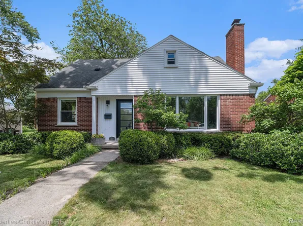 17850 Beverly Rd, Beverly Hills, MI 48025