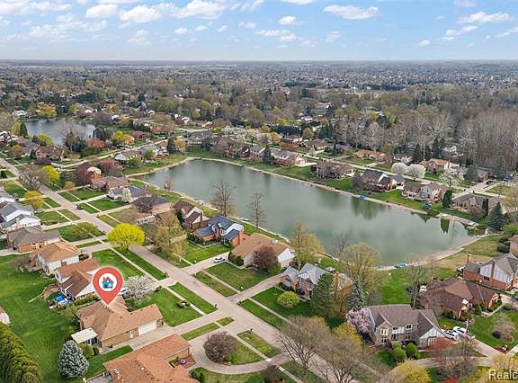 2nd image of 46177 Gulliver Dr