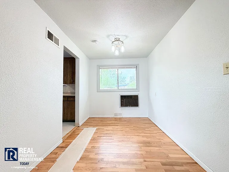 319 104th St E — Photo 4