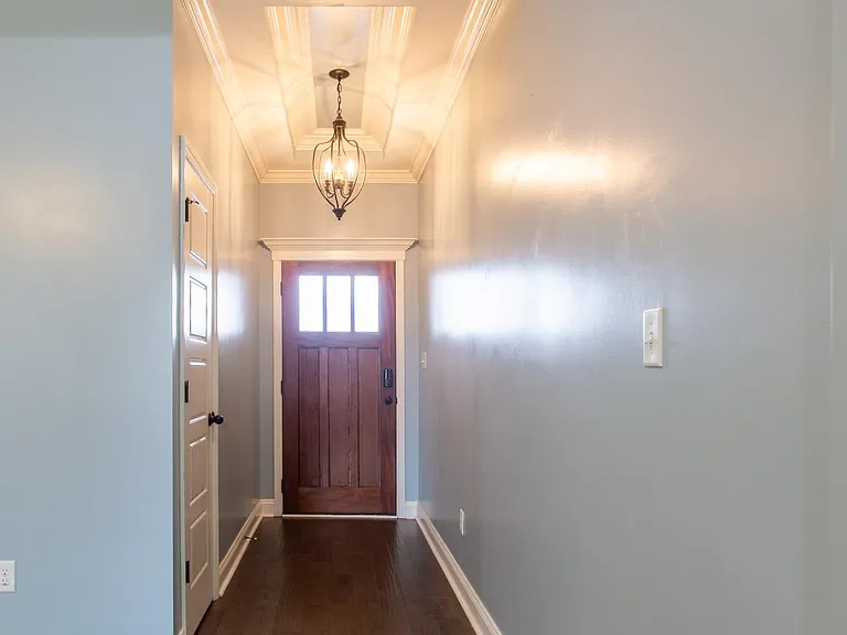 3930 Glen Laurel Dr S — Photo 5