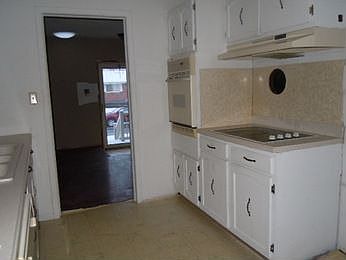 4th image of 195 Gloria Ave