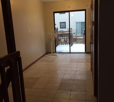 3rd image of 910 Charnwood Ln