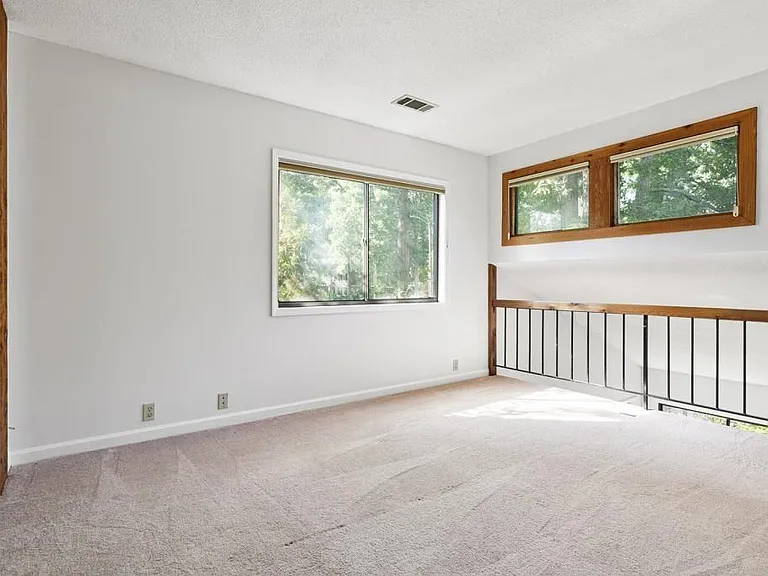 1000 Muirfield Dr — Photo 11