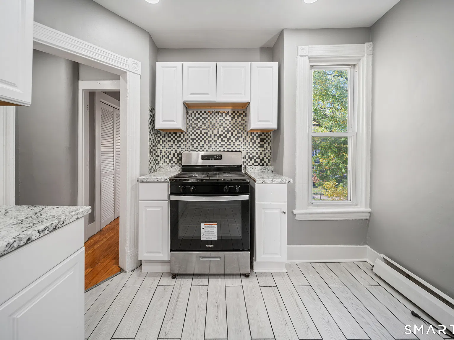 3 bed, 1.0 bath, 1250 sqft, $2,500 — Photo 2