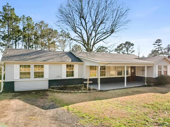 415 McPherson St, Hughes Springs, TX 75656