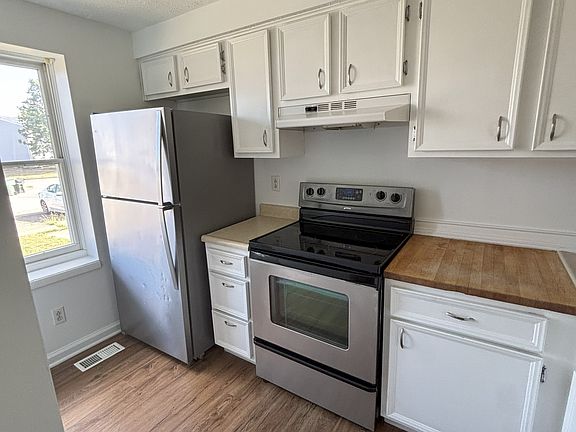 3rd image of 2034 Lynn Gay Cir