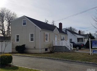 34 Plitt Ave, Farmingdale, NY 11735