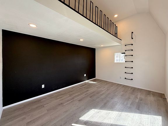 5th image of 932 Hampton St