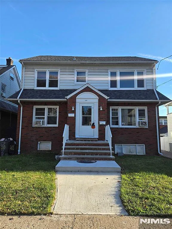 4 bed, 2.0 bath, $3,000 — Photo 1