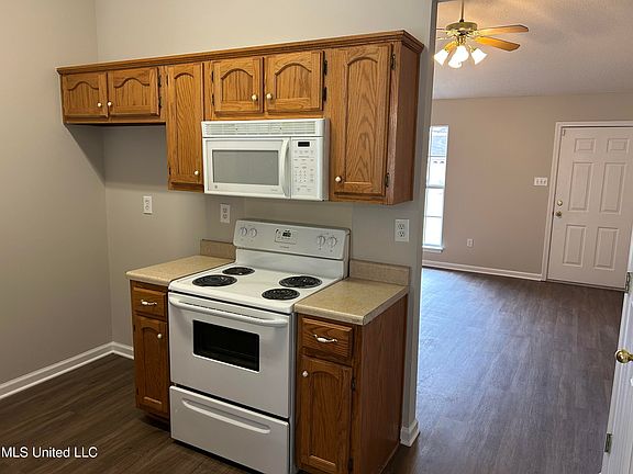 4th image of 5371 Bradley Dr