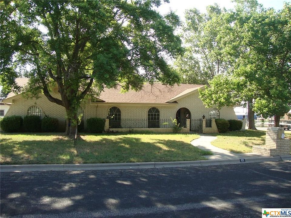 1st image of 101 Evergreen Dr