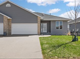 623 Winterberry Pl NE, Cedar Rapids, IA 52402