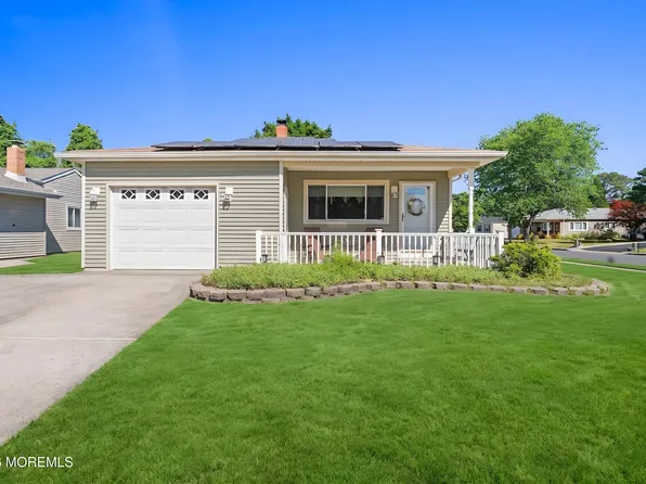 2 Biscayne Street, Toms River, NJ 08757