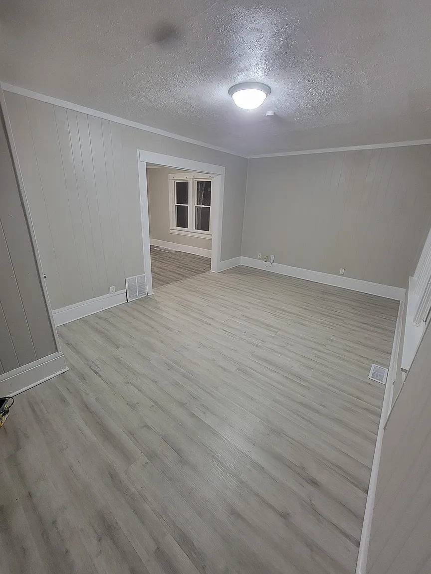 1118 Edison Ave Floor 1 photo 1