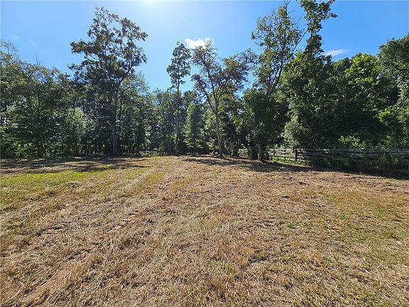 4th image of 3150 Laurendine Rd