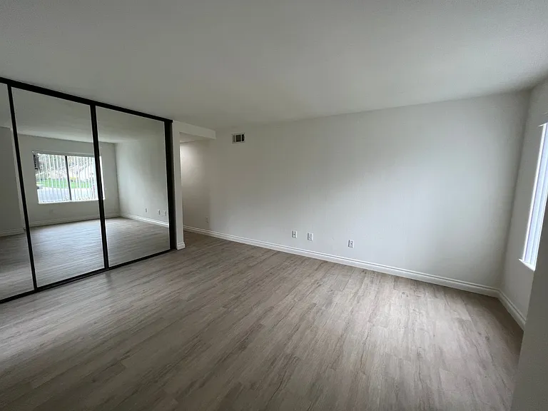 35120 Village 35 — Photo 11