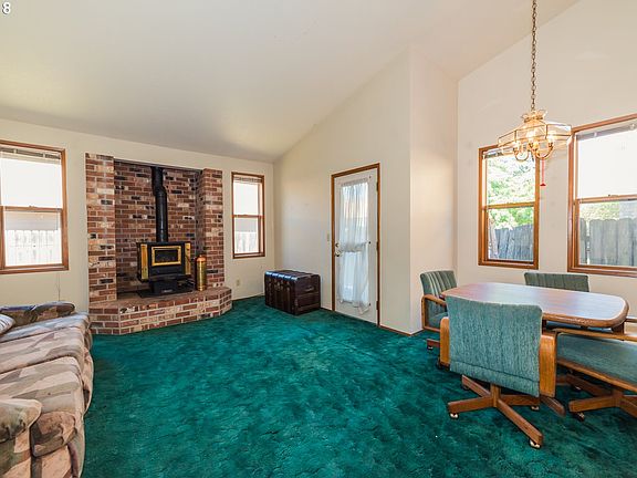 5th image of 15904 SE 13th Cir