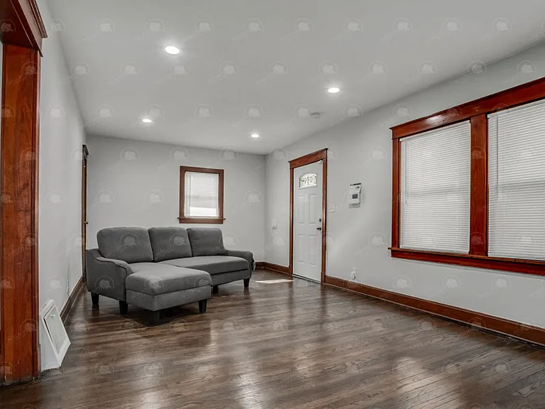 6627 Brooklyn Ave — Photo 18