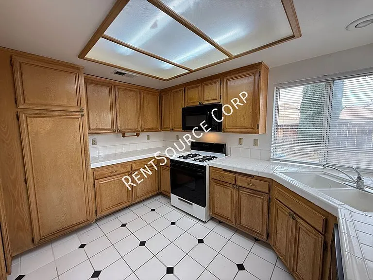 42456 Coronet Ct — Photo 11